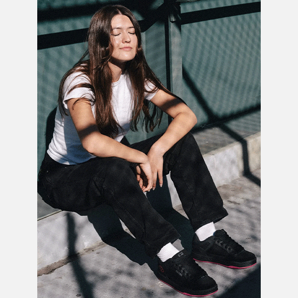 Globe Tilt - Black Black/Pink