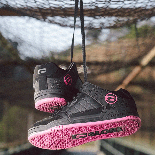 Globe Tilt - Black Black/Pink
