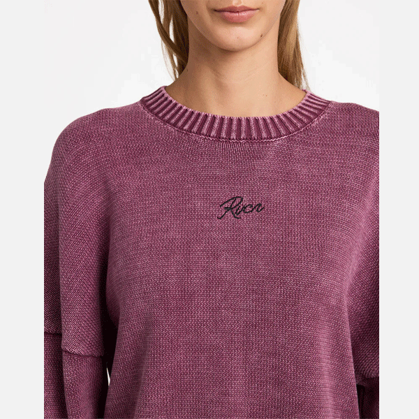 a women wearing a pink sweeter 